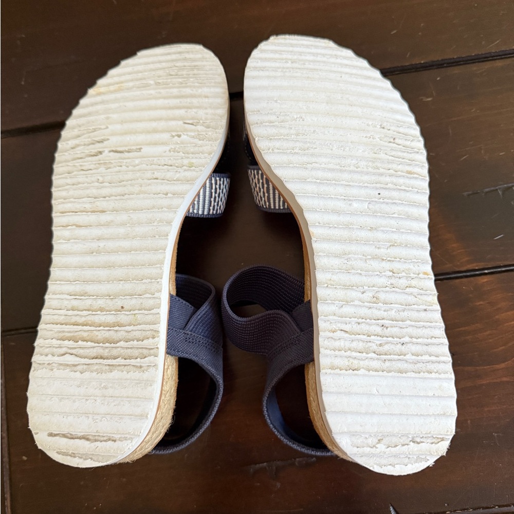 Skechers Navy sz 7 Sandals with memory foam sole and Velcro ankle strap - Picture 6 of 6